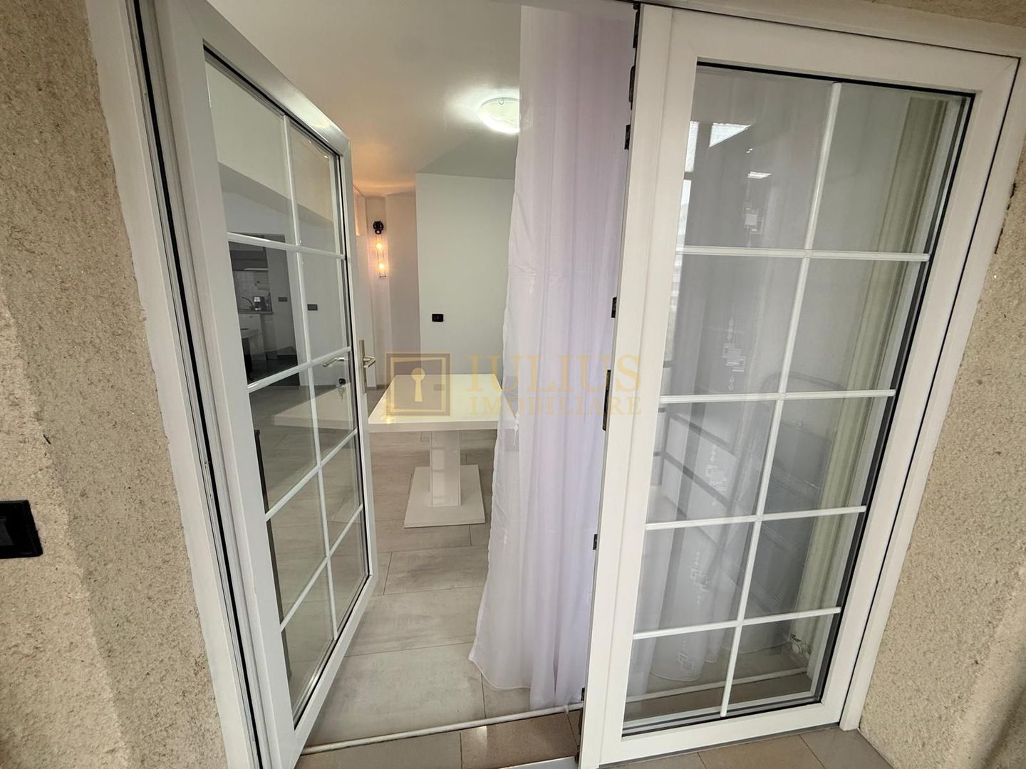 Medicina, 2 camere, 2 bai, centrala proprie, apartament spatios-105 mp - Poză 14