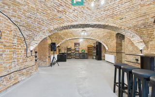 Eleganță subterană - pivniță exclusivistă Arad - Poză 26