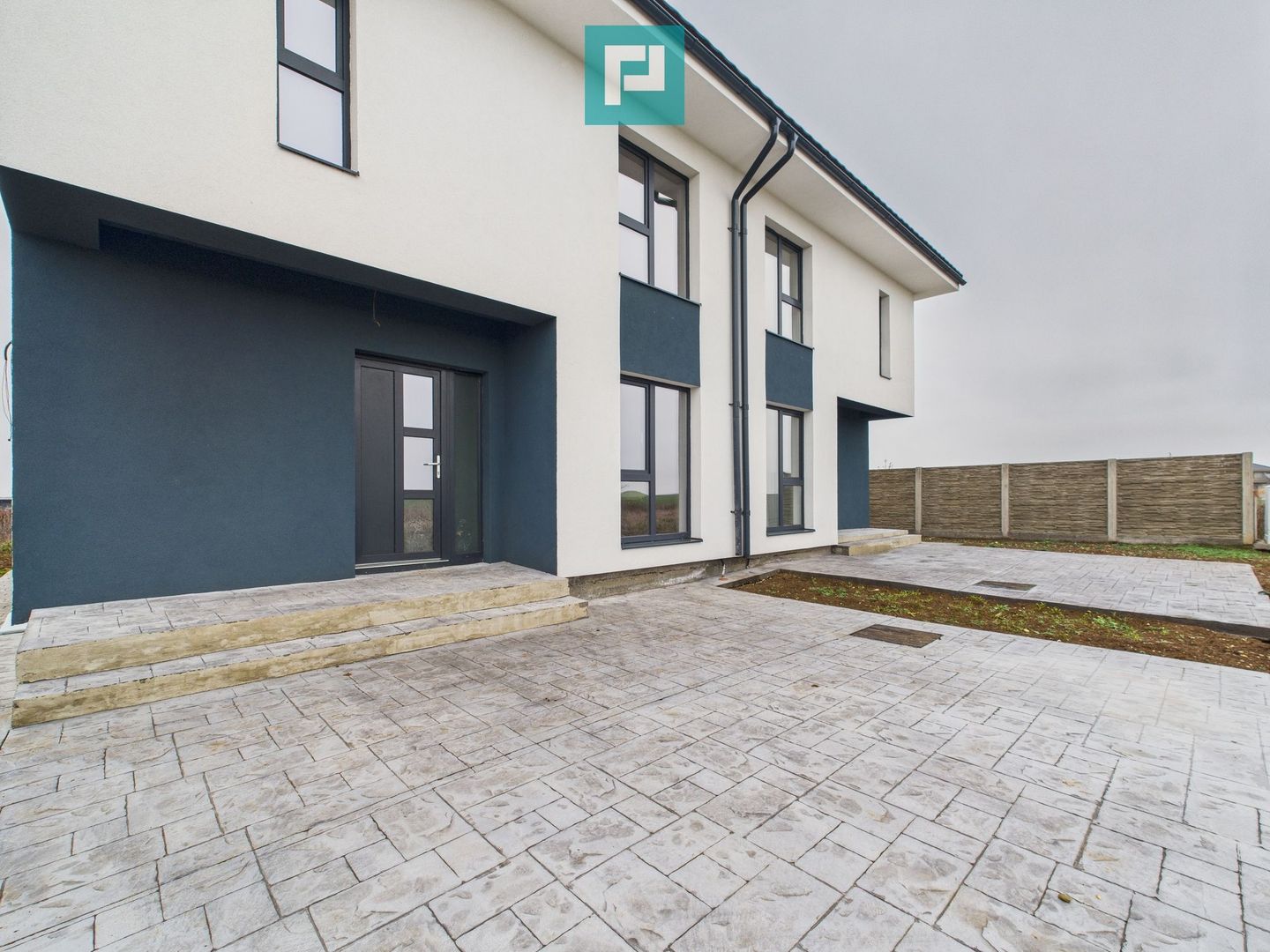 Duplex semi-finisat cu 3 camere, 3 băi în Pișchia - Poză 1