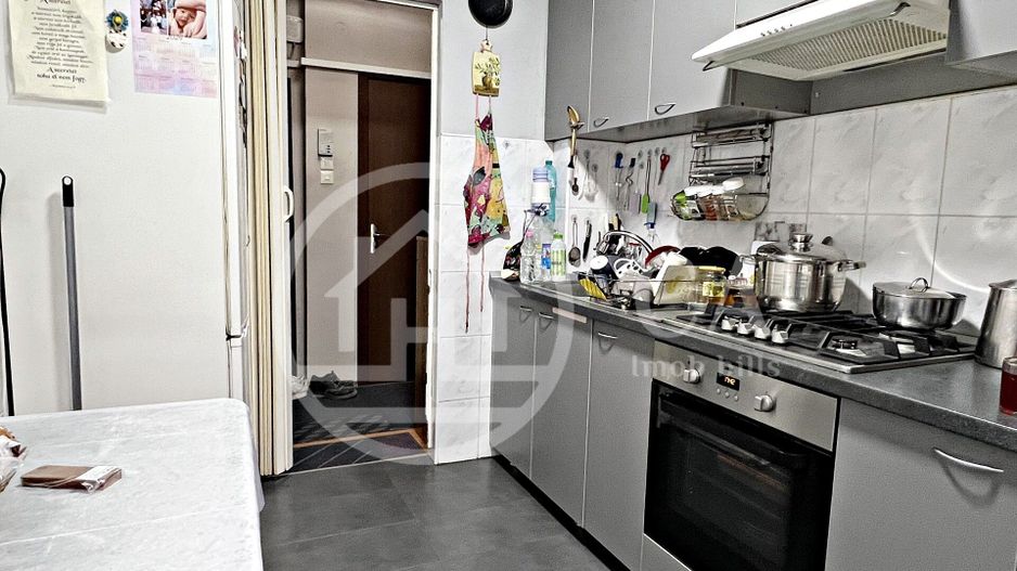 Apartament cu 3 camere de vanzare in zona Rogerius, Oradea - Poză 6
