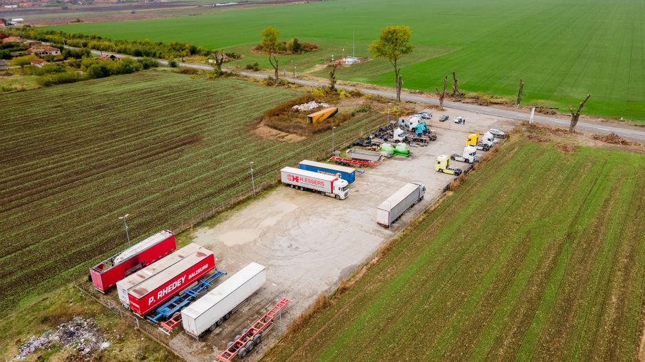 Teren 5060 mp cu parcare amenajată - Poză 1