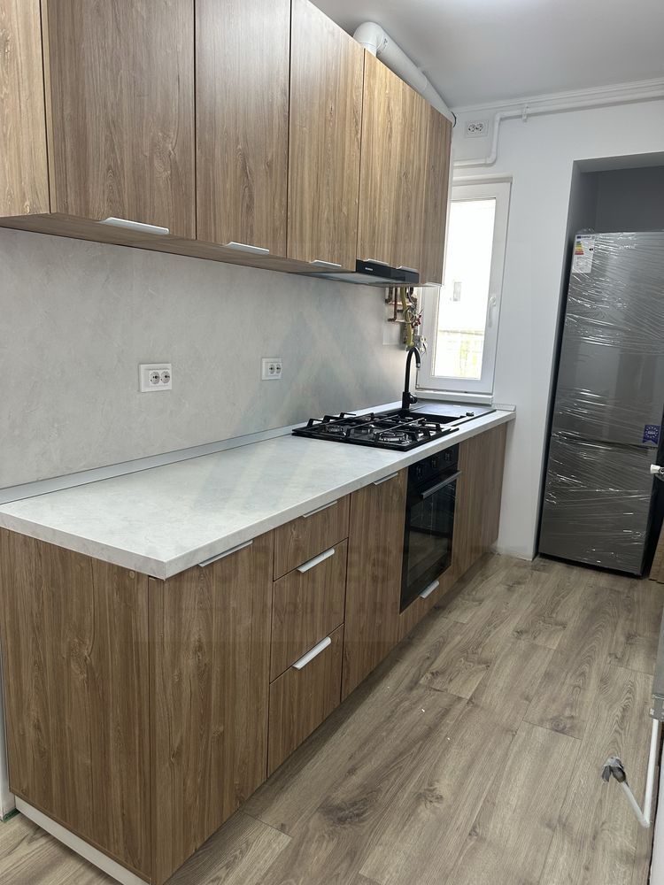 Apartament 3 camere semidecomandat etaj 2 strada Semaforului - Poză 2