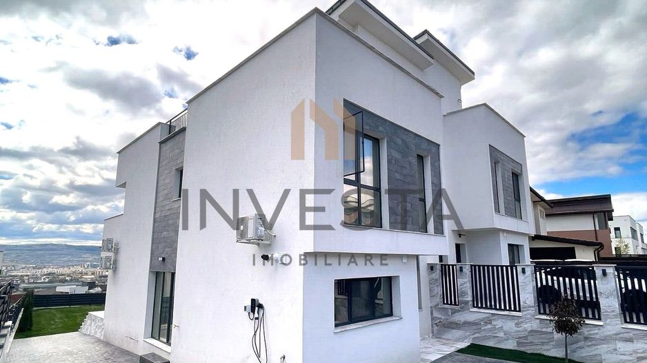 Casa moderna cu priveliste asupra orasului, terasa cu jacuzzi, Iris - Poză 2