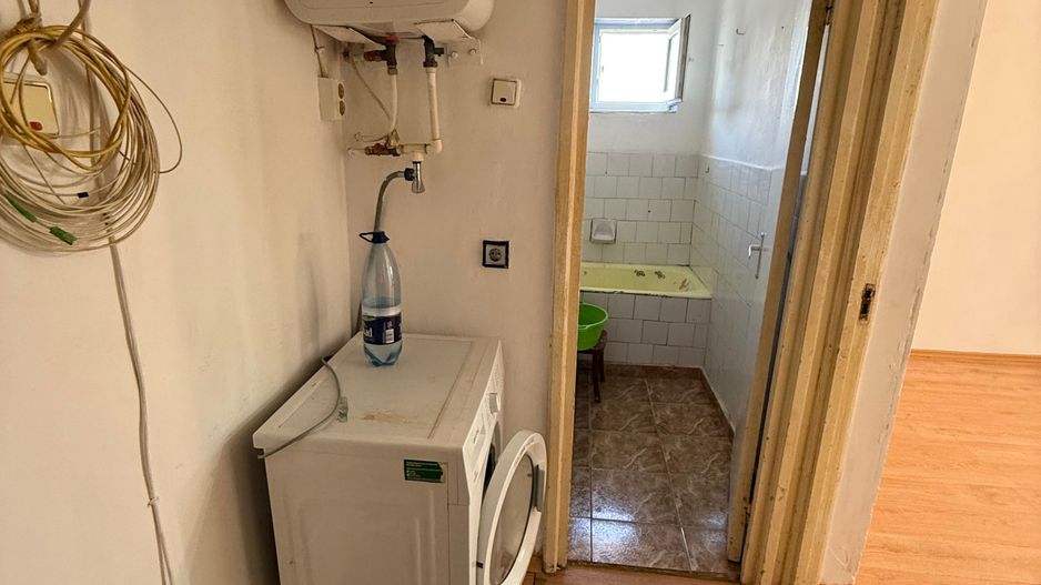 Garsonieră 27 mp cu balcon - etaj 2 - nemobilata -bloc an 1980 - Poză 4