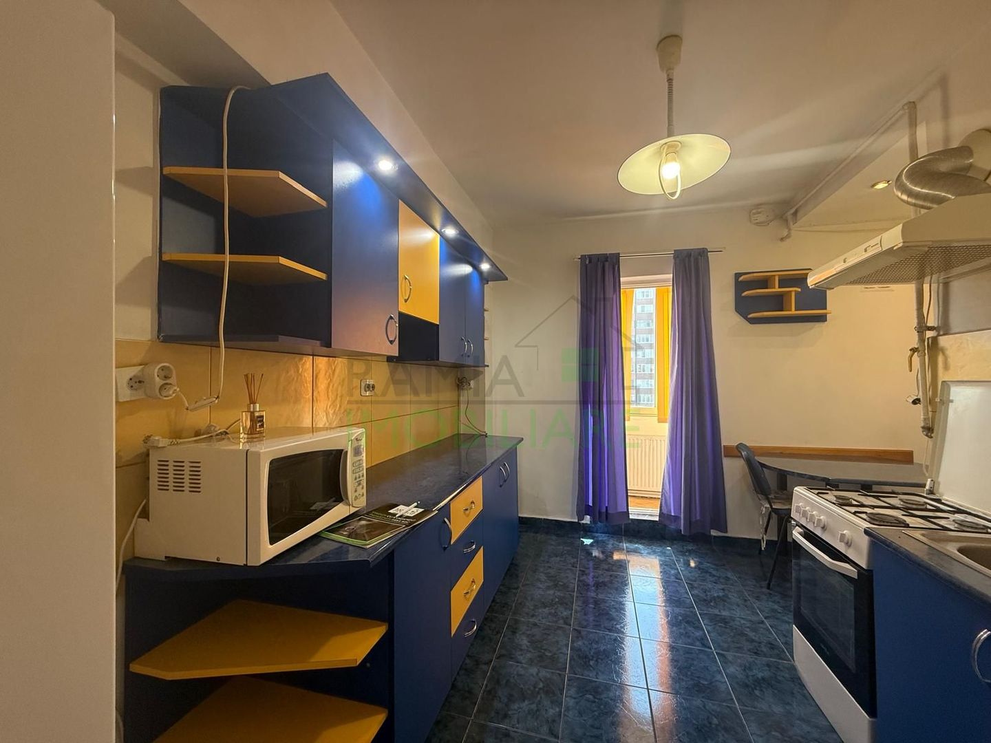 Apartament 3 camere decomandat cu 2 băi în Calea București - Poză 4