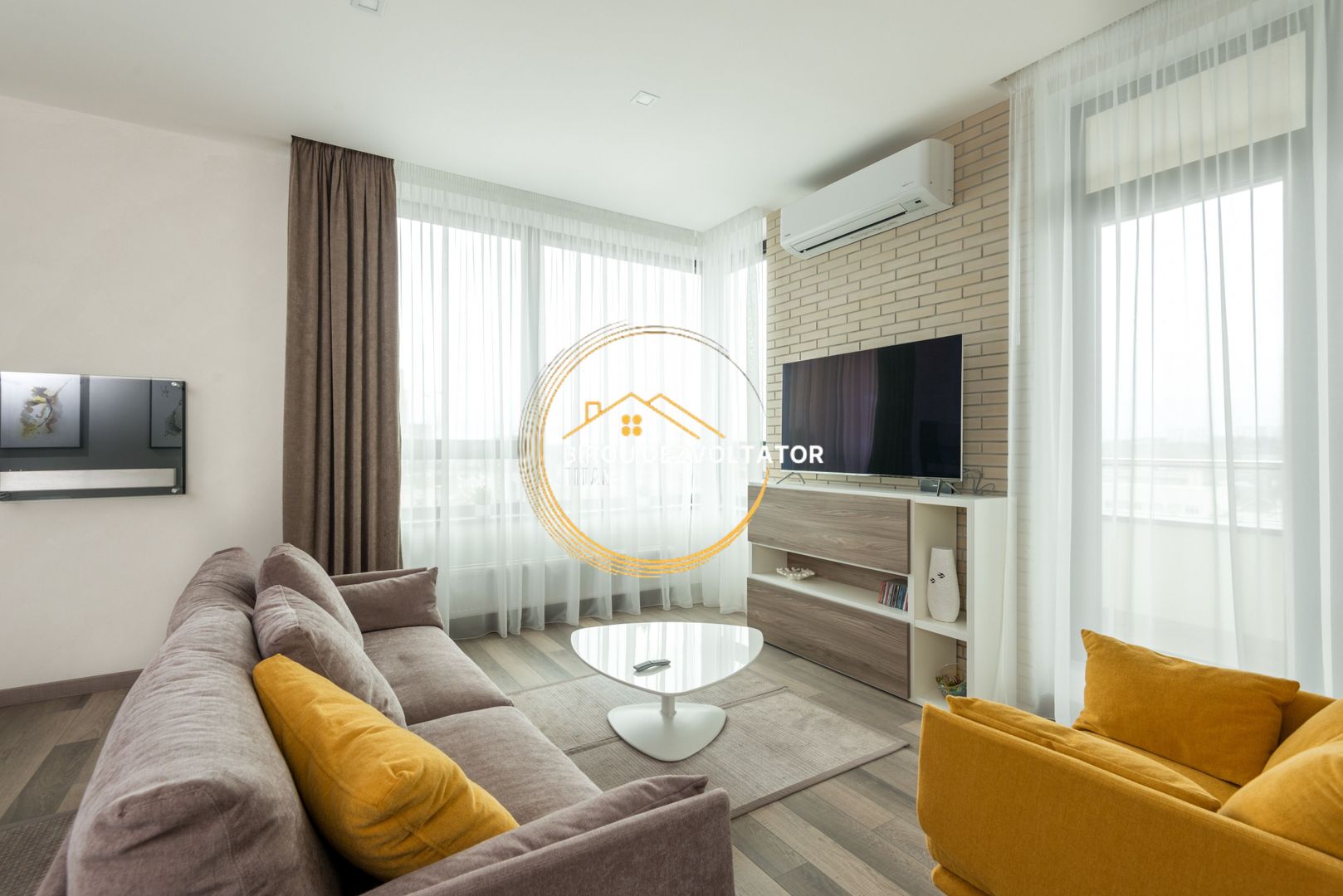 Ansamblu boutique Titan Pallady metrou Teclu 12minute - Poză 1