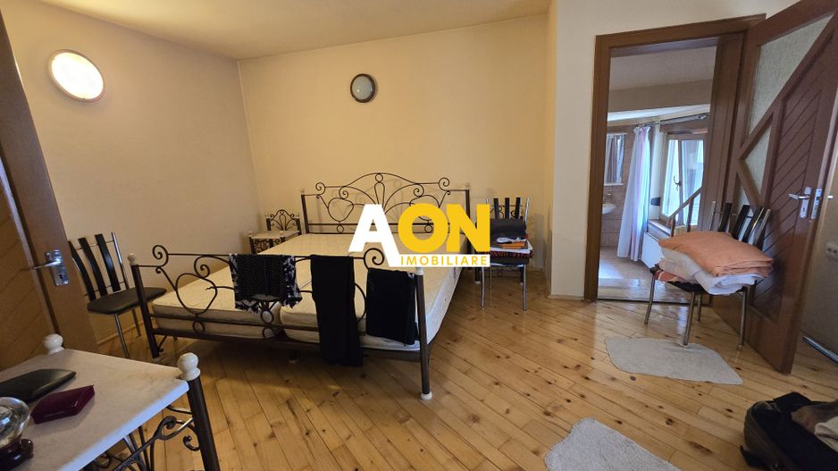 Vila cu 6 Camere,  Zona Centrala - Poză 12