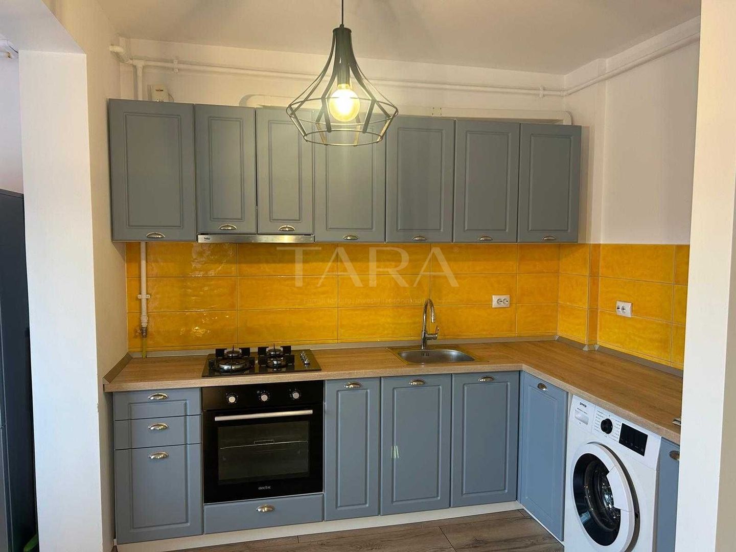 Apartament cu 2 camere, parcare subterană. Panoramă, zona BMW. - Poză 1