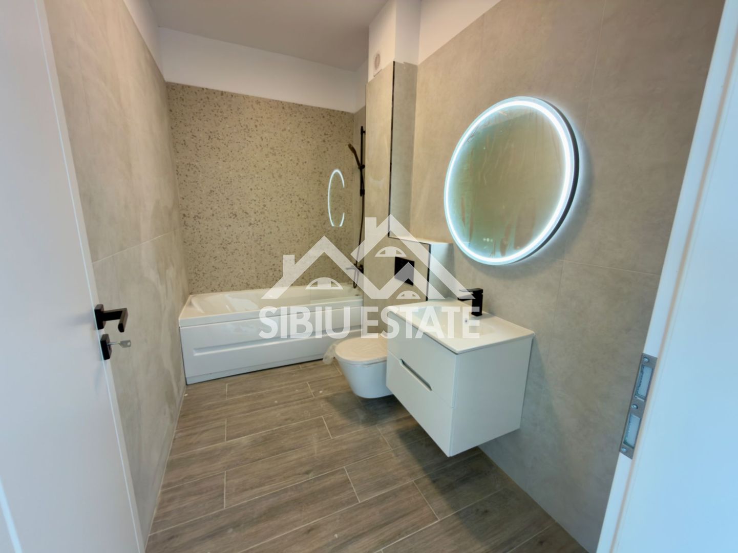 Apartament cu 3 camere,boxa depozit, Finisat La Cheie te muti imediat - Poză 6