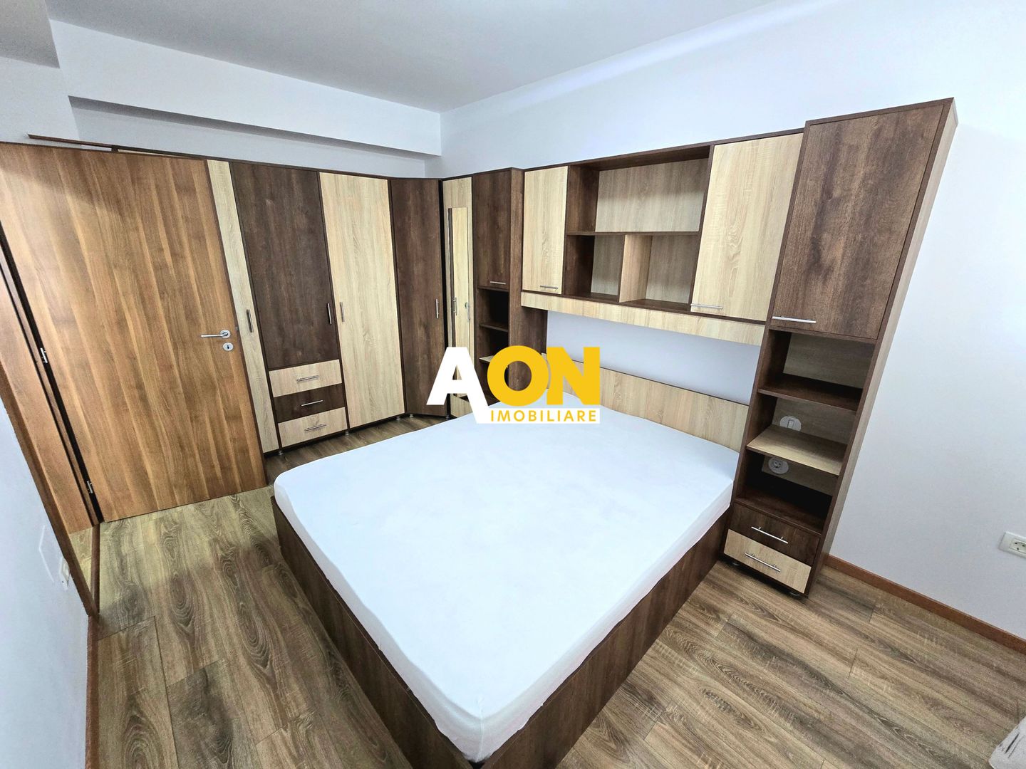 Apartament cu 3 Camere, Complet Mobilat, Bloc Nou, Zona Centru - Poză 3