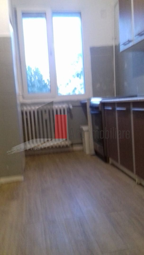 3 camere Grivitei - Poză 9