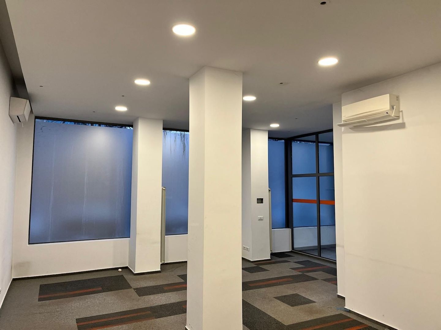 Spatiu comercial la artera - Poză 4