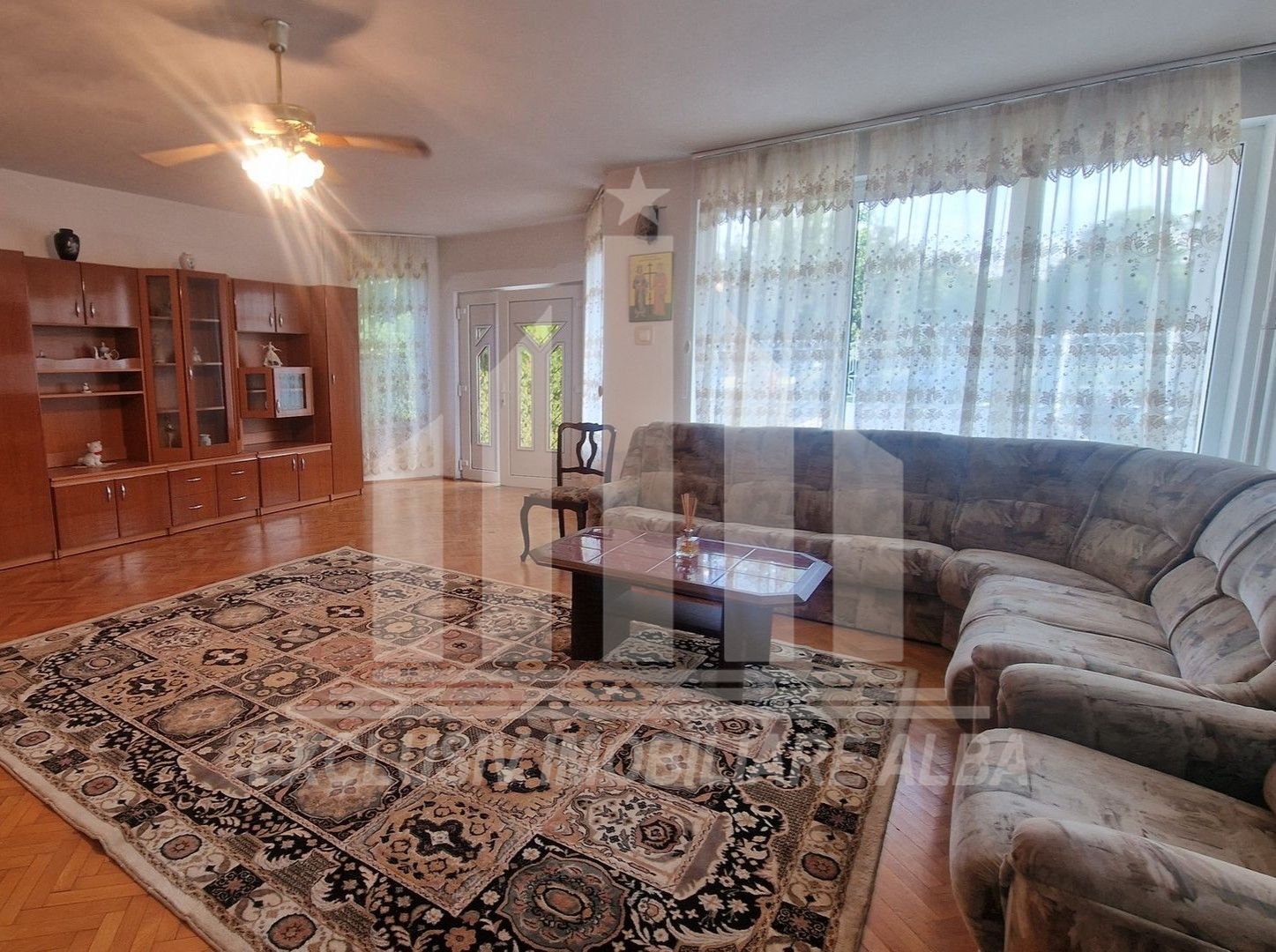 Casa individuala | Pensiune | 320 mp | 750 mp teren | Cetate - Poză 2