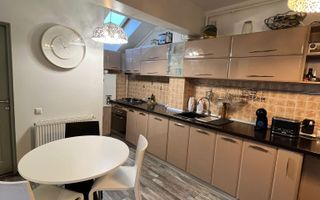 Apartament cu 3 camere - Poză 1