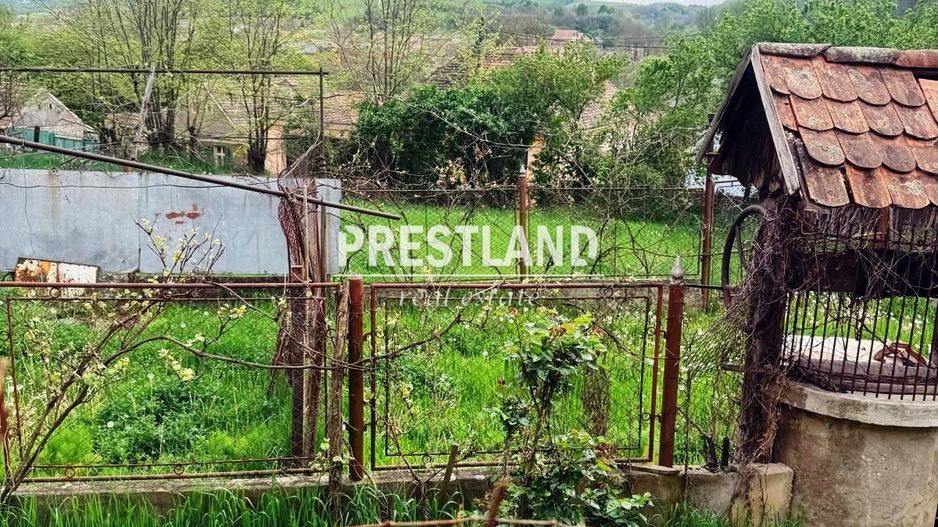 Casa modesta ,situată in Slimnic - Poză 3