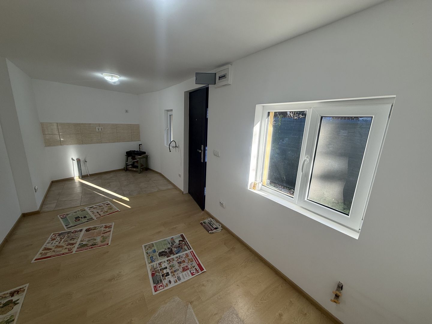 2 corpuri de Casă renovate + teren 125 mp Campina - Poză 13