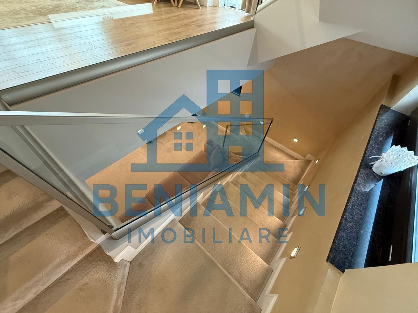 Vila ultramoderna Consul cu piscina si design impresionant - Poză 16