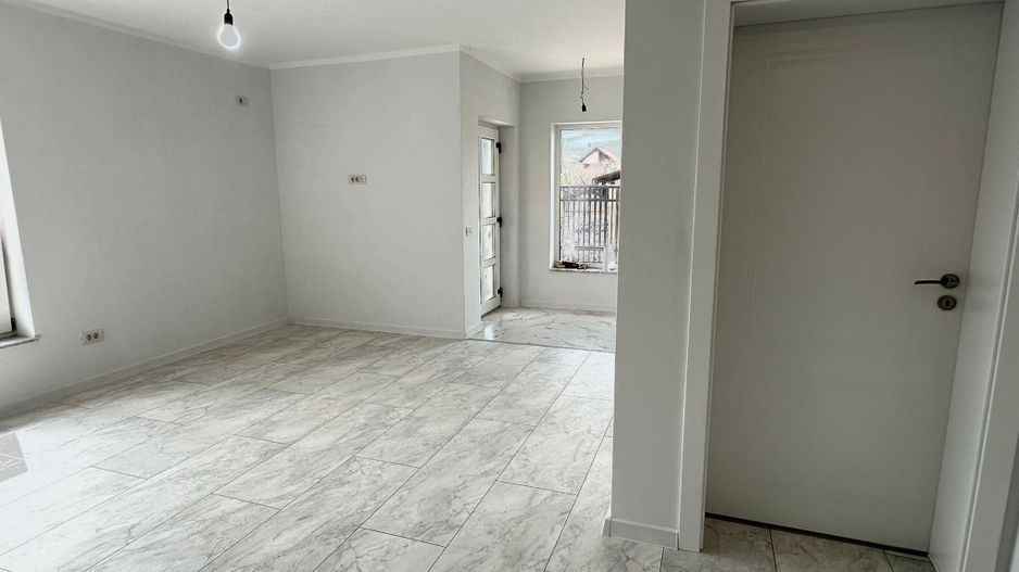 Individuala Parter Sanmihaiu Roman,4 Camere,2 Bai,Proiect Modern,Curte Amenajata - Poză 5