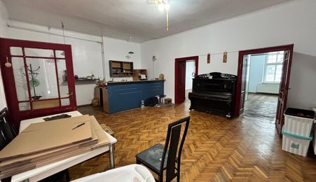 Apartament 4 camere | Etaj 1 | Curte comuna | 114 MPU | Ultracentral