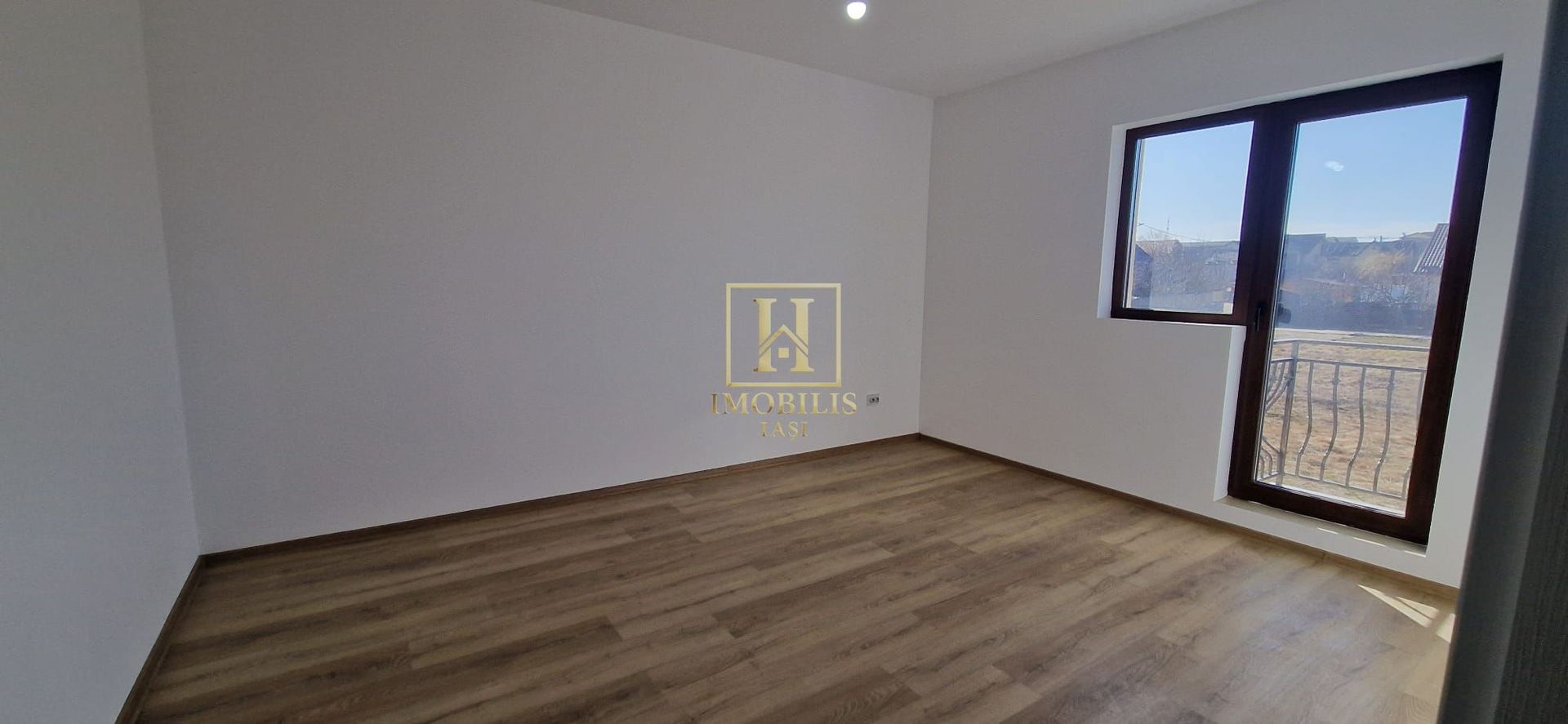 Apartament 2 camere D 48 mp+ loc de parcare Lunca Cetatuii 89000 euro - Poză 1