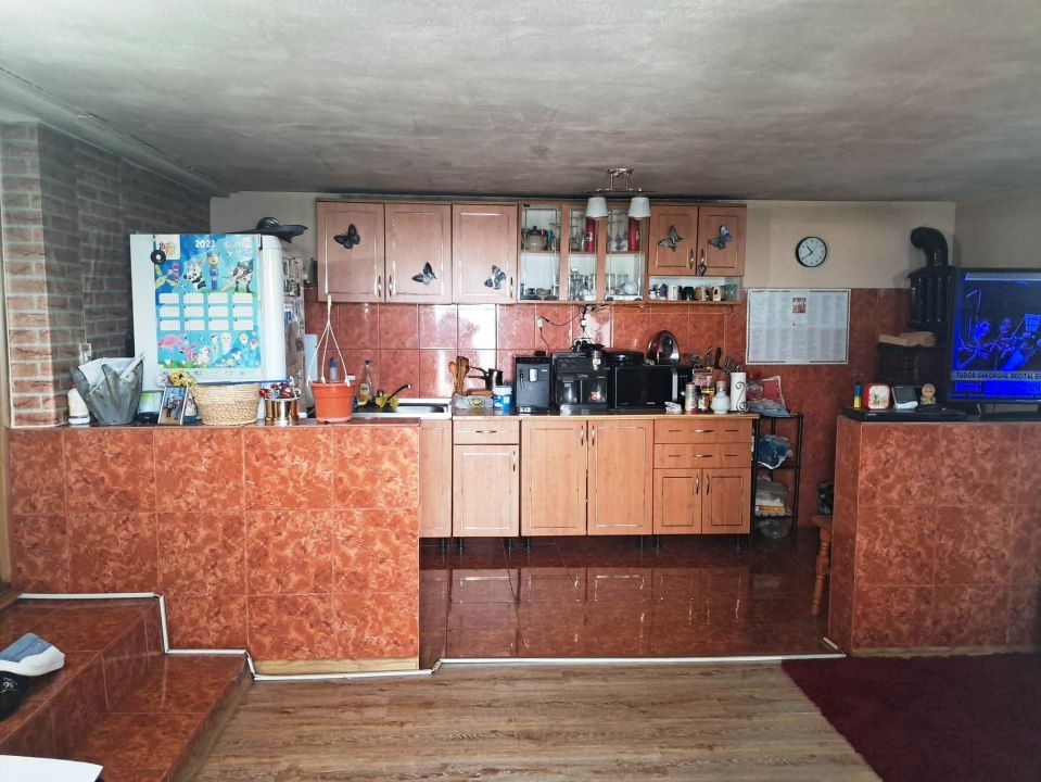 Casă și teren Polovragi - Poză 9