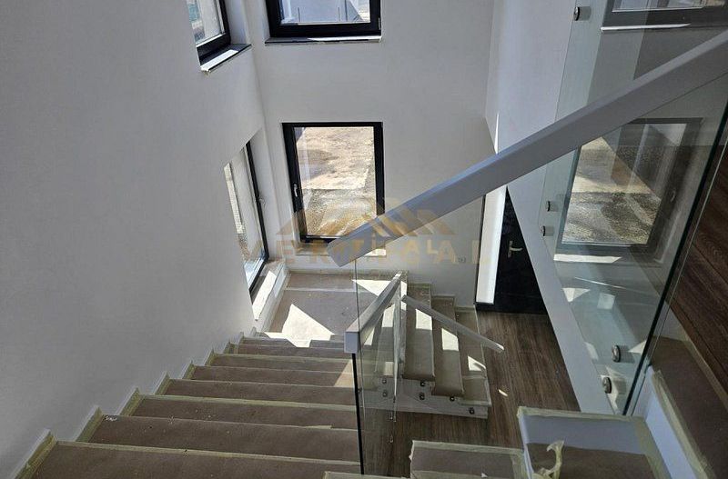 Vila deosebita in comuna Berceni - Poză 11