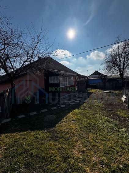 Casa locuibila la 39 km de Iasi, in Hermeziu, racordata la apa - Poză 4