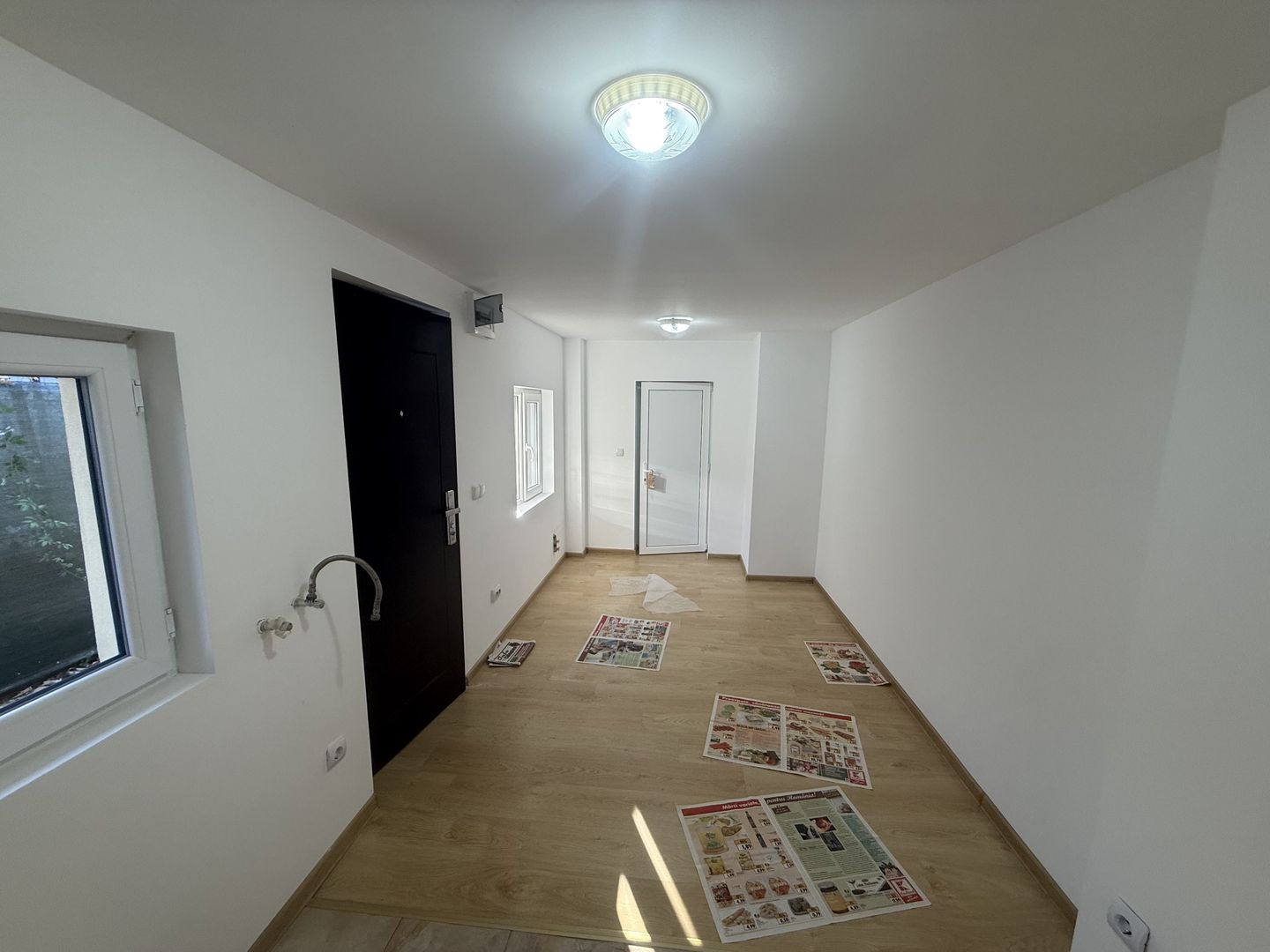 2 corpuri de Casă renovate + teren 125 mp Campina - Poză 21