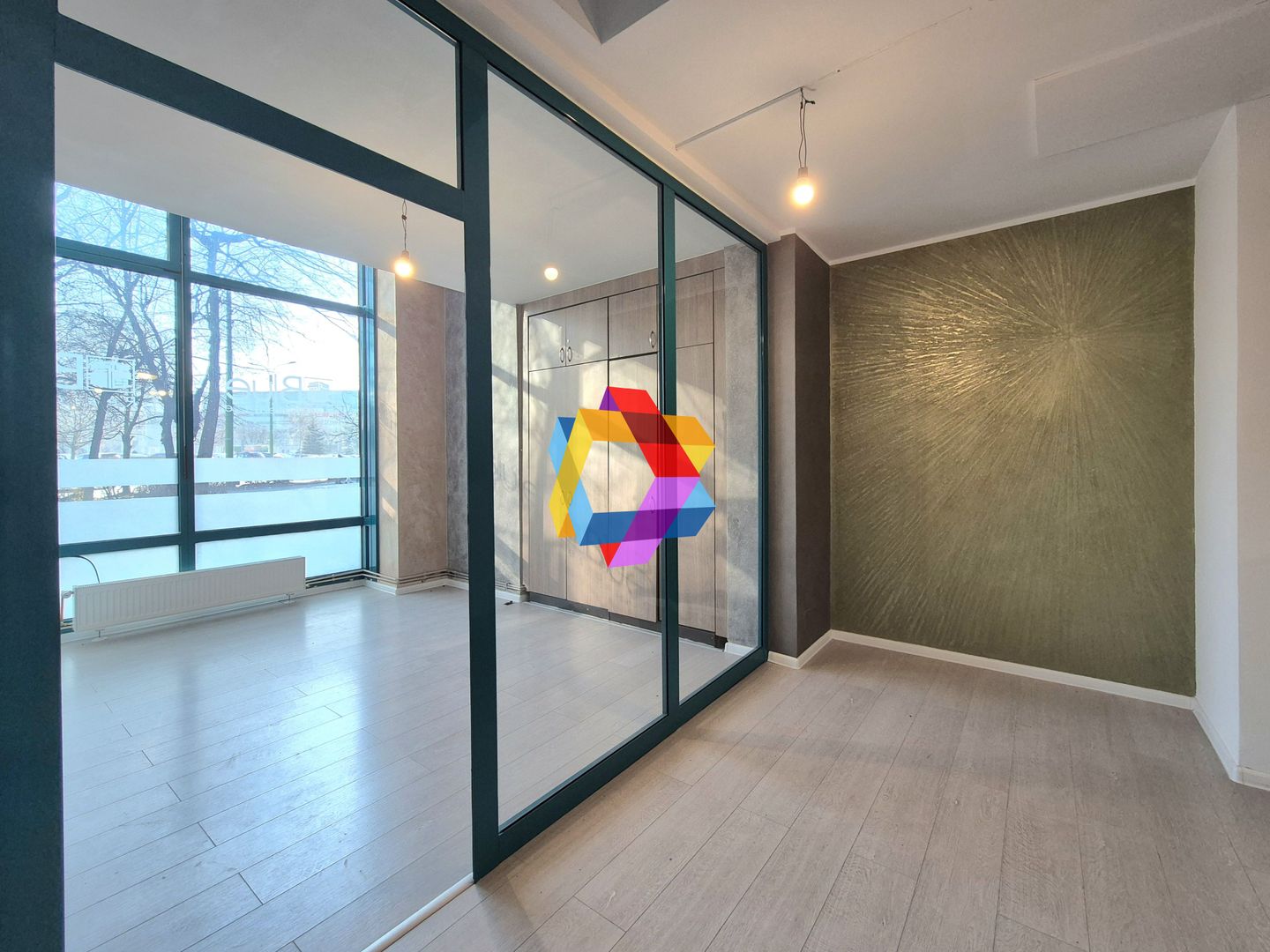 Spațiu comercial cu vad -  200 mp - Poză 2