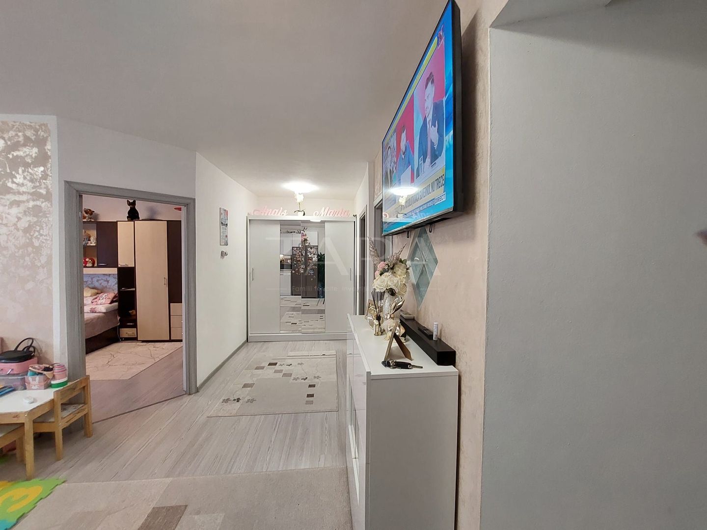 Apartament cu 3 camere, 2 balcoane și parcare, zona Floresti. - Poză 8