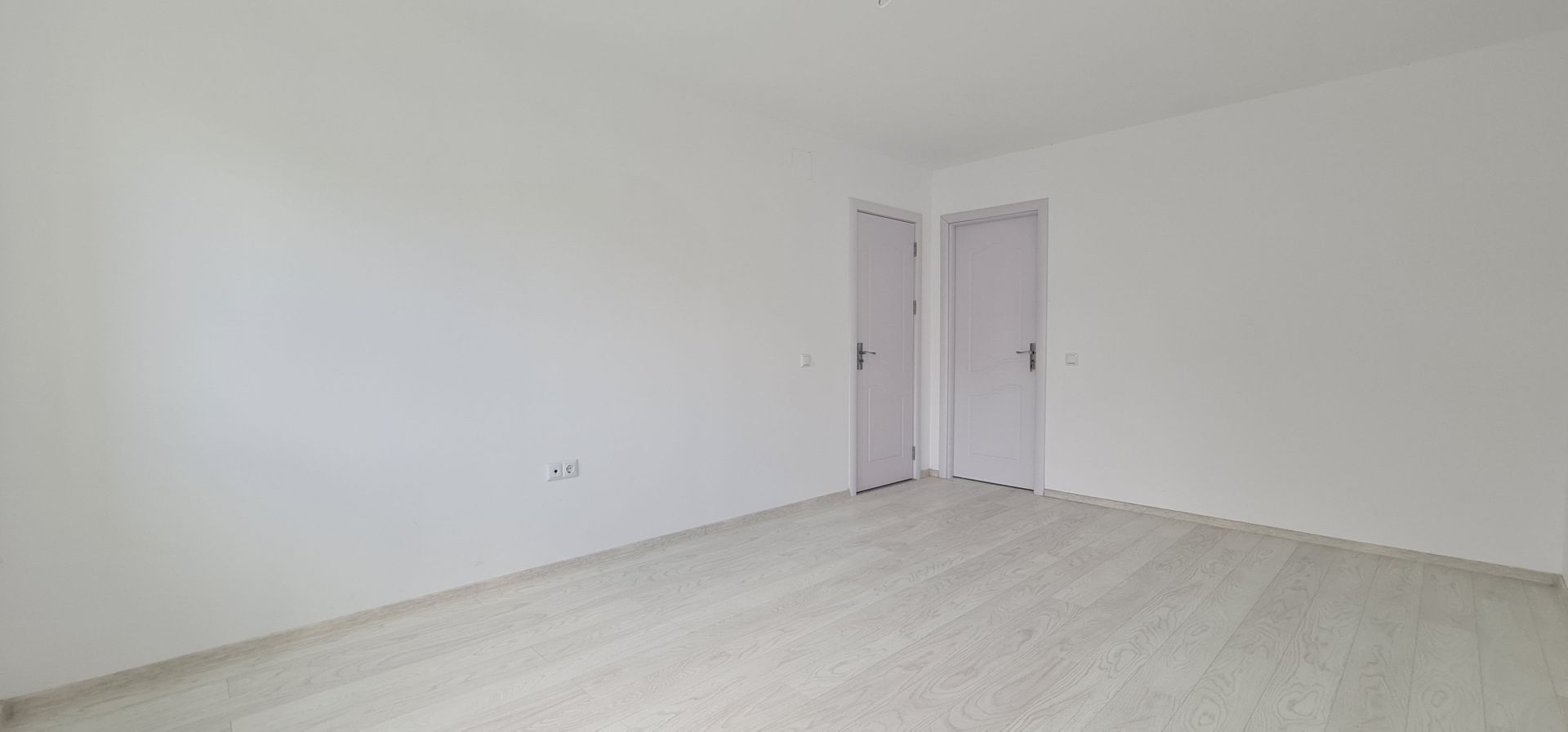 Casa 4 camere (nemobilata, neutilata) cartier Izvor Tarlungeni Brasov - Poză 3