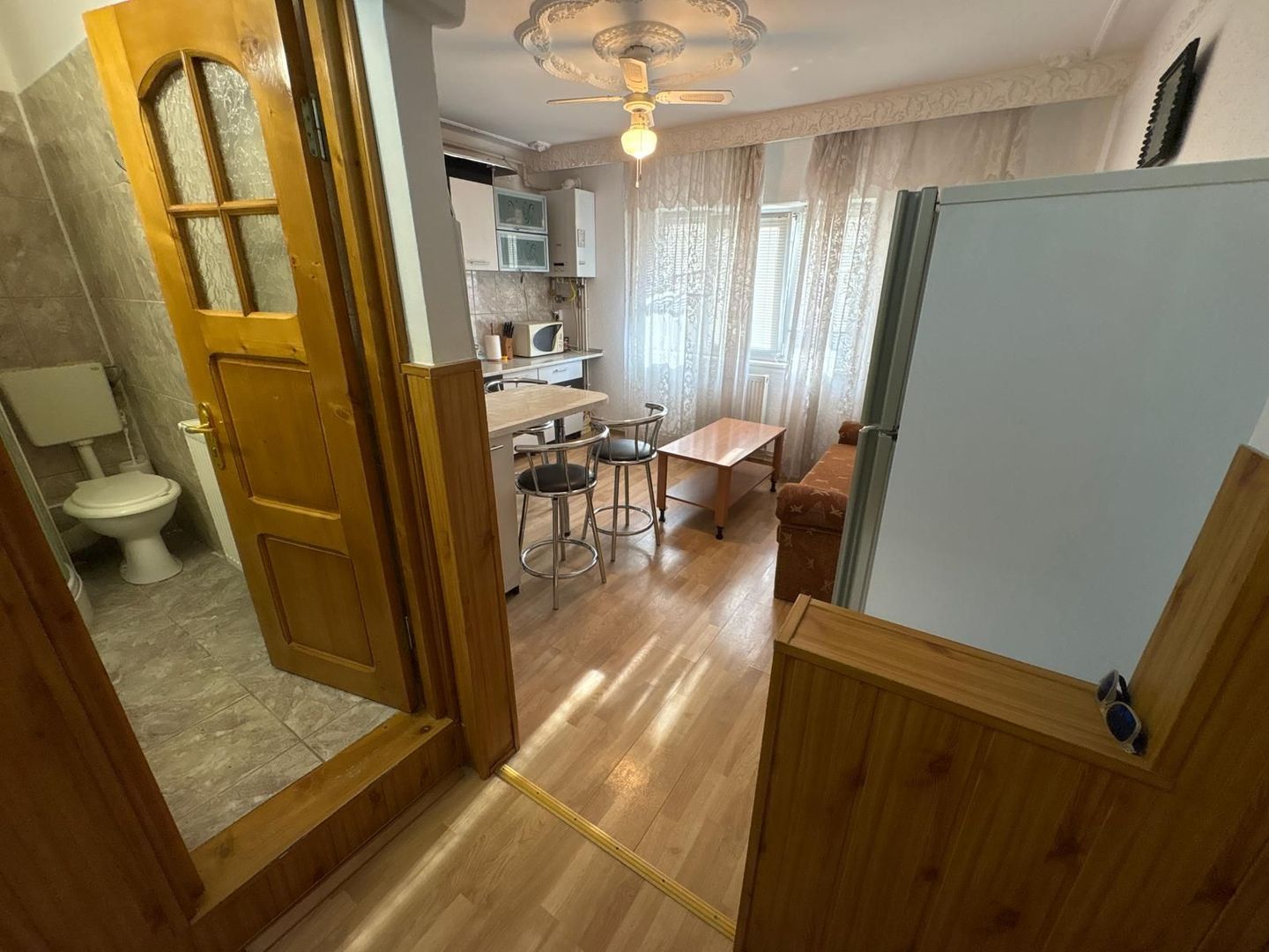Garsonieră decomandată  37 M² etaj 2 Pescarilor mobilată+utilată - Poză 3
