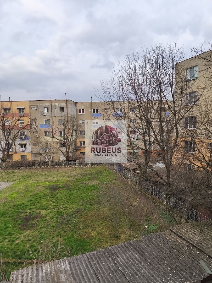 Mic la întreținere, bun la randament: apartament în Orșova - Poză 36