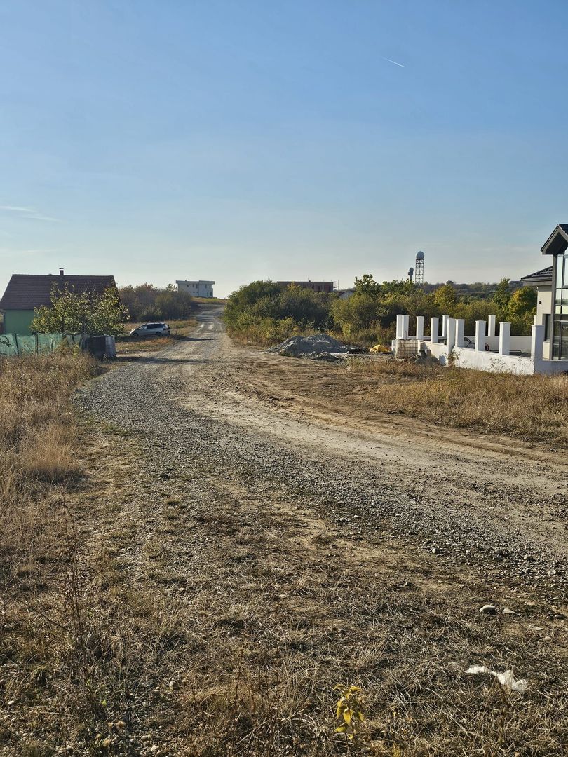 Teren intravilan 3500 mp zona Piersicilor Oradea - Poză 1