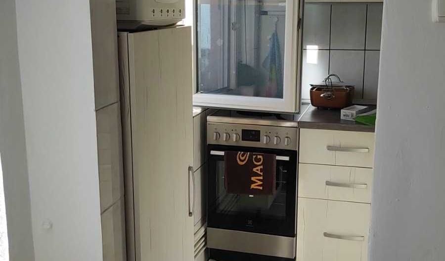 BRASADAS vinde ap 2 cam RENOVAT in Soli etaj 3/4 33mp. - Poză 4