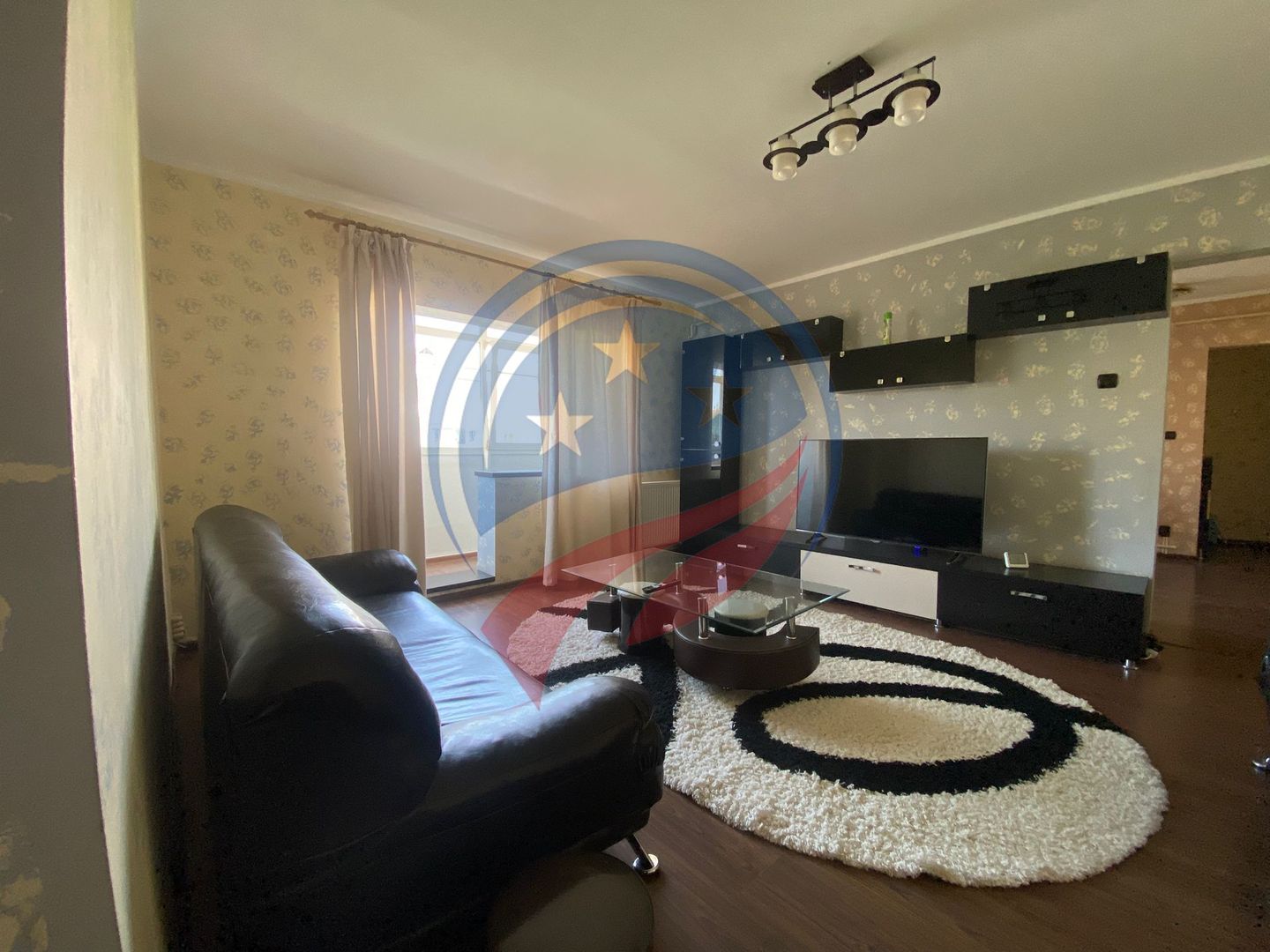 APARTAMENT CHIRIE 2 CAMERE ROVINE ROVINE CU CENTRALA - Poză 1