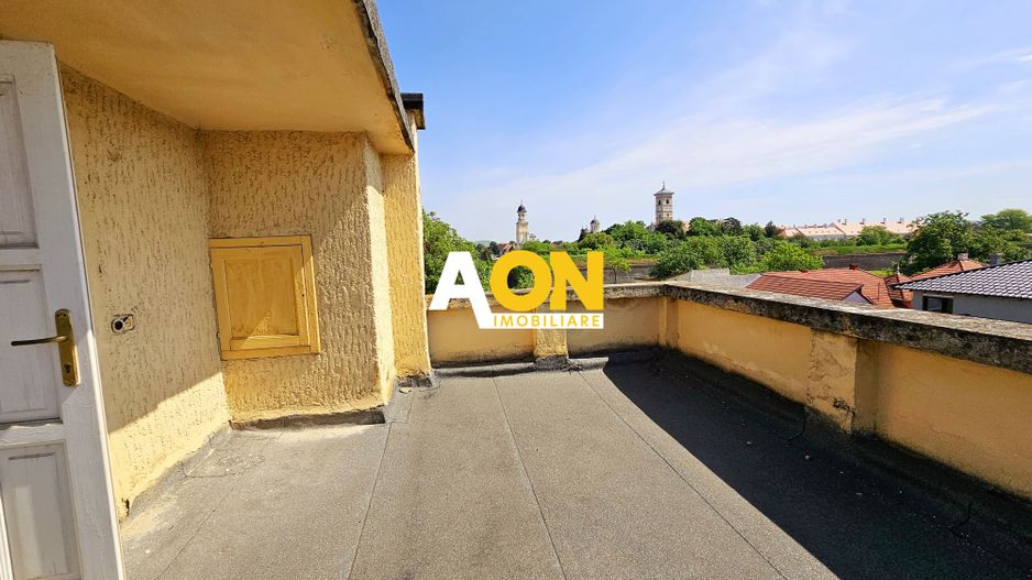 Casa situata in imediata apropiere a Cetatii - Poză 18