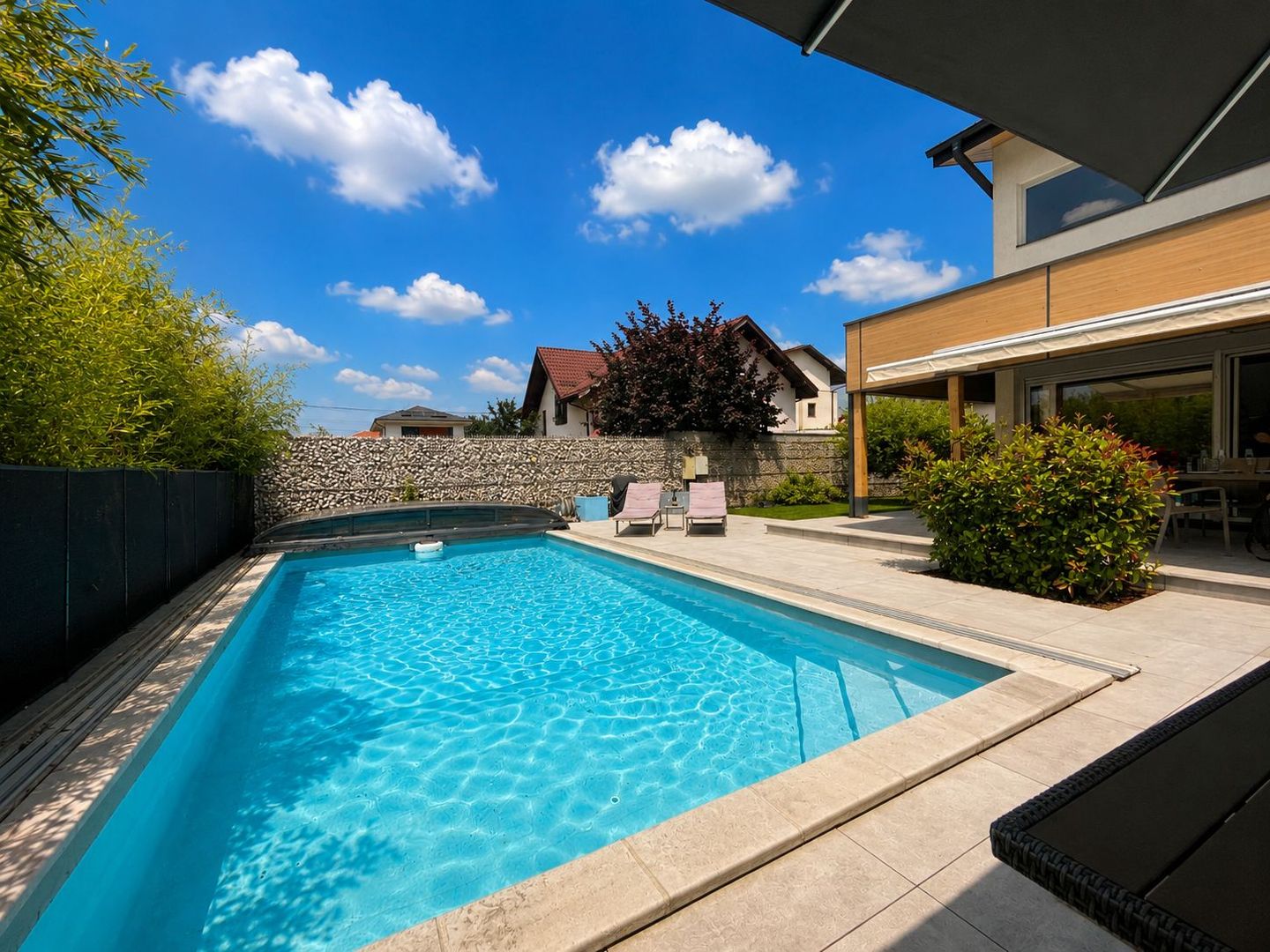 VILĂ DE EXCEPȚIE CU PISCINĂ ȘI GRĂDINĂ DE 1.385 MP | MOGOȘOAIA - Poză 9