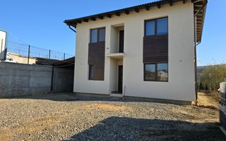 Casa  4 camere,2 bai,136 mp, 550 mp teren zona Corunca - Poză 1