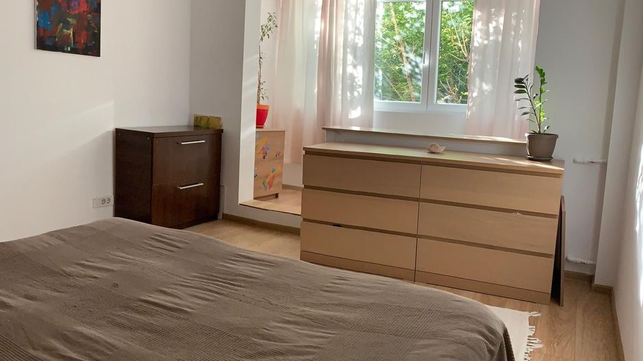 Vând apartament 4 camere - Poză 2