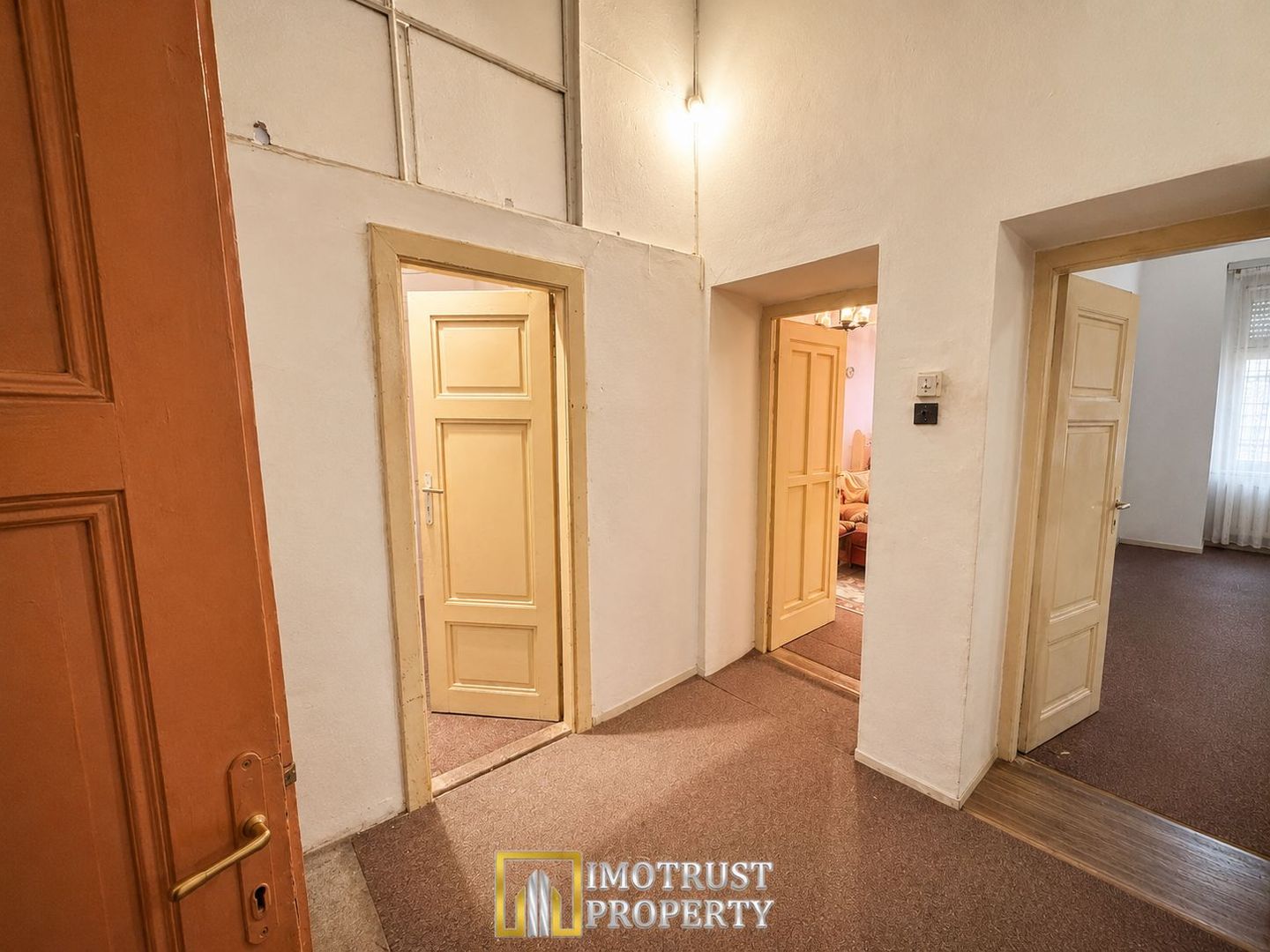 Apartament ultracentral de vânzare - 4 boxe incluse + acoperiș nou - Poză 4