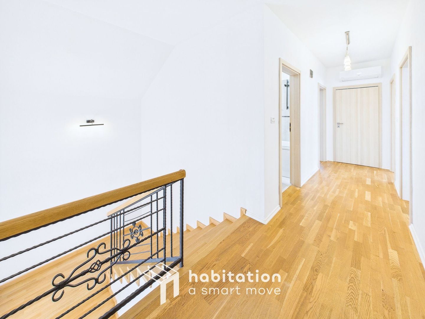 Casă individuală  în Dumbrăvița – liniște, spațiu și lumină naturală - Poză 16