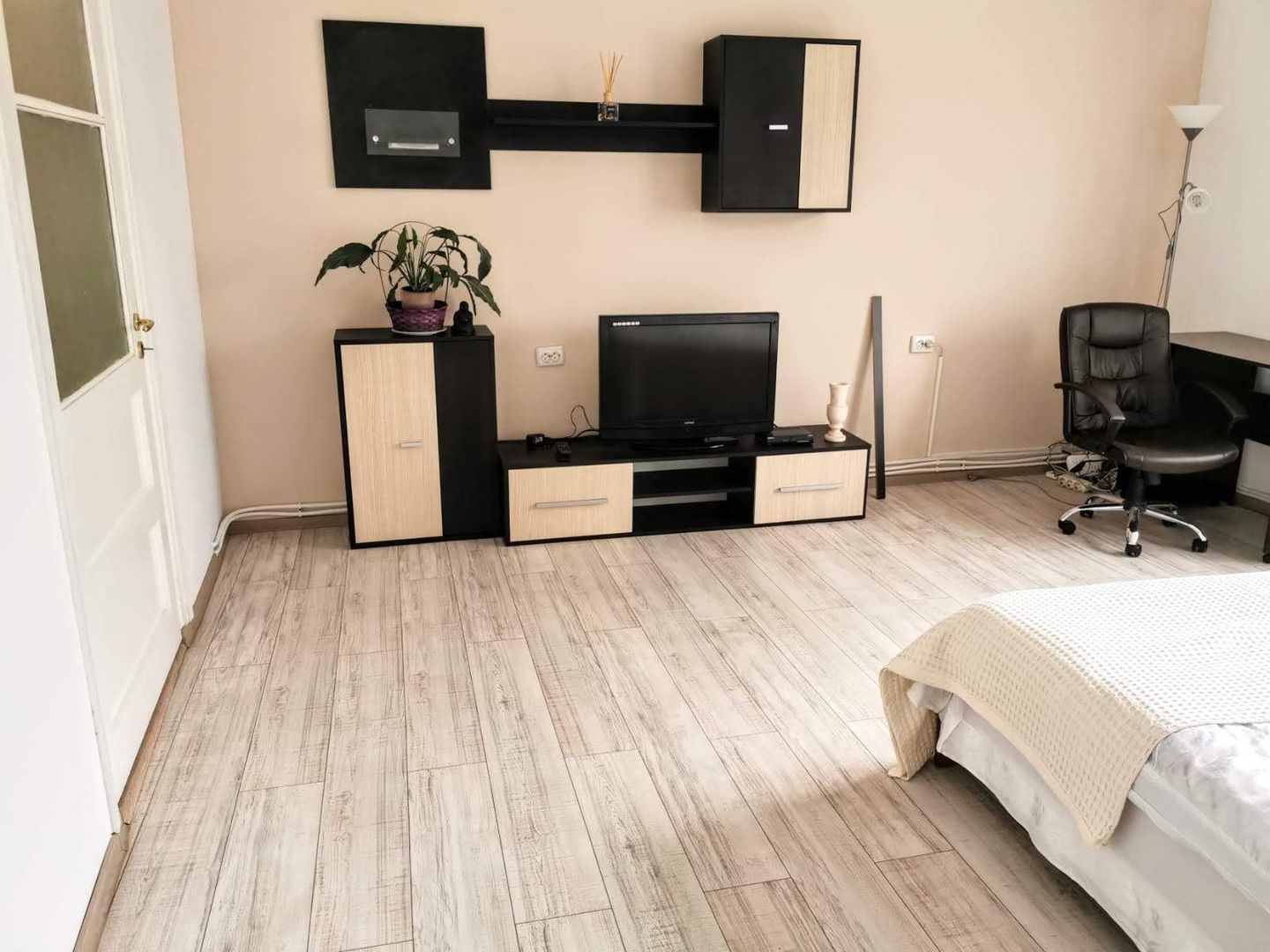 Casa cu 2 camere si curte - zona Mehala COMISION 0 % - Poză 3