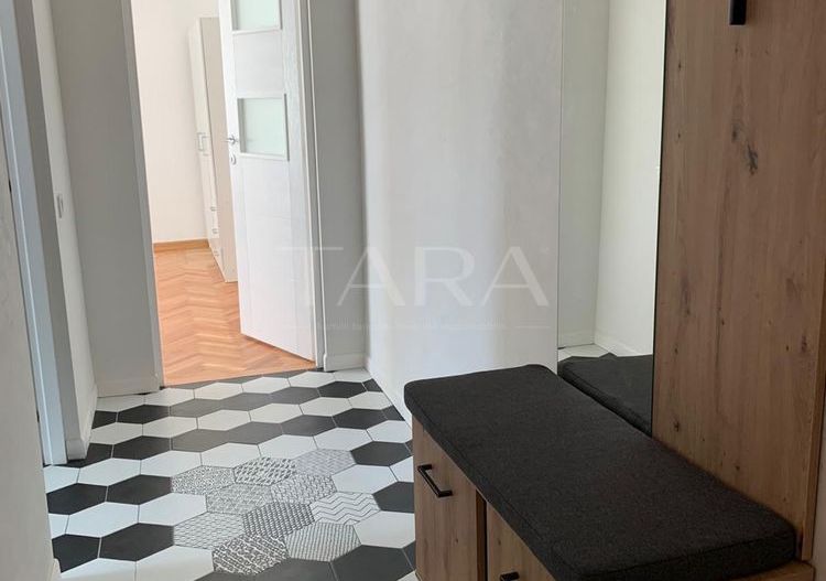 Apartament cu 2 camere, etaj 1, zona Centrală. - Poză 2