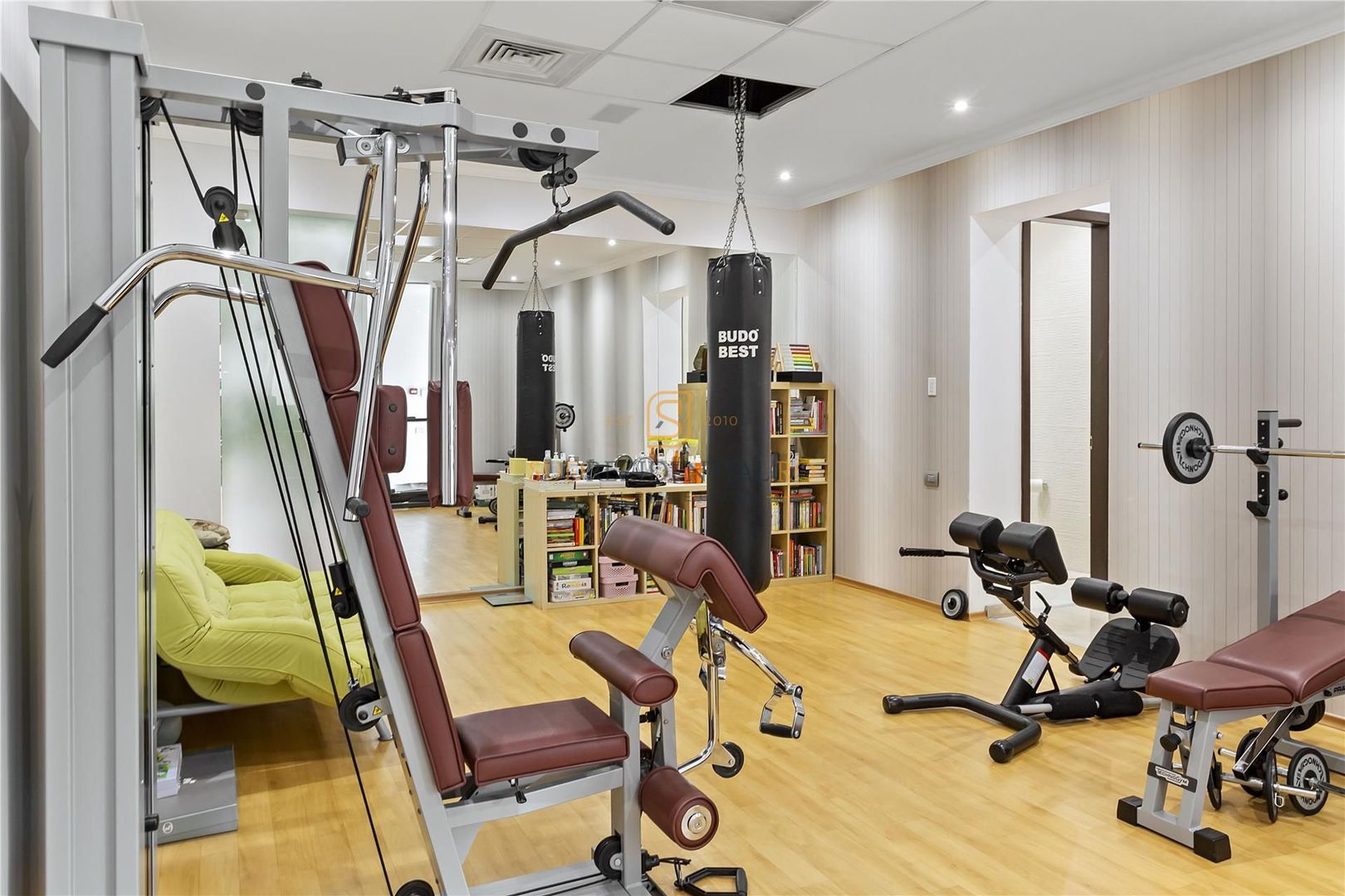 Vila exclusivista cu piscina, sauna si crama, 479.27 mp, langa padure - Poză 9