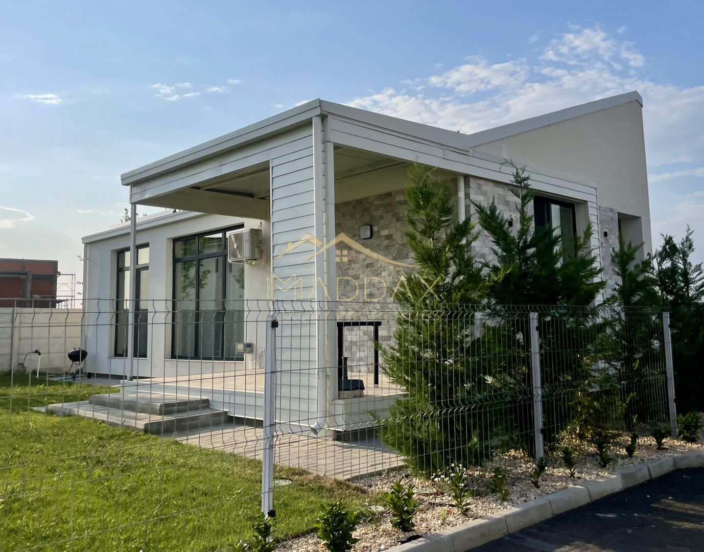 ***CASA MODERNA 4 camere ***LUX***Gradina 450 mp//Ostratu//CORBEANCA - Poză 1