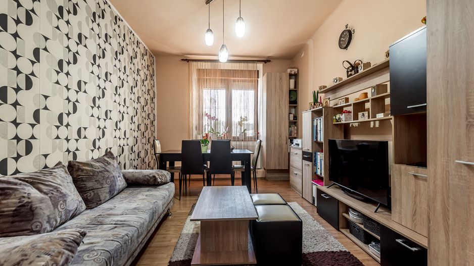 Apartament în centru cu acces auto și garaj propriu - Poză 2