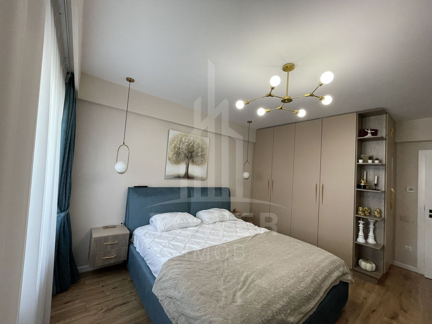 Apartament cu 3 camere de vânzare - Poză 3
