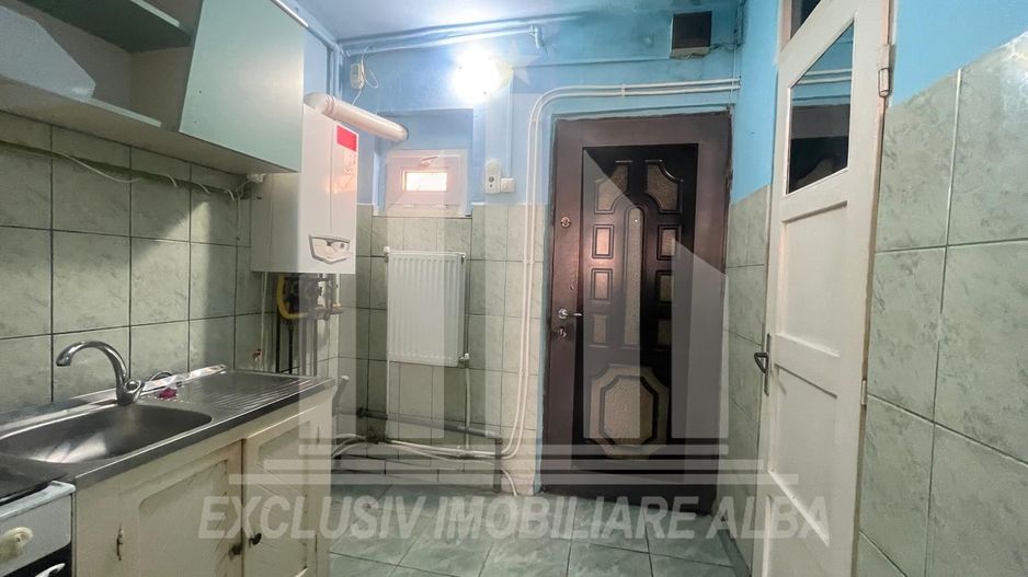 Garsoniera zona Cetate, etaj 3 - Poză 2