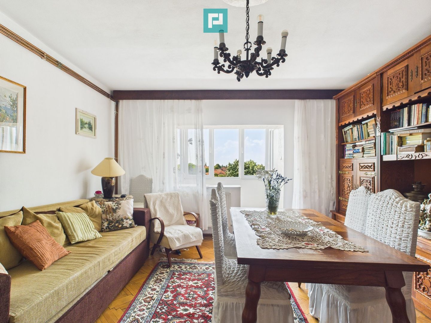 Apartament cu 3 camere, decomandat în Dâmbovița - Poză 1